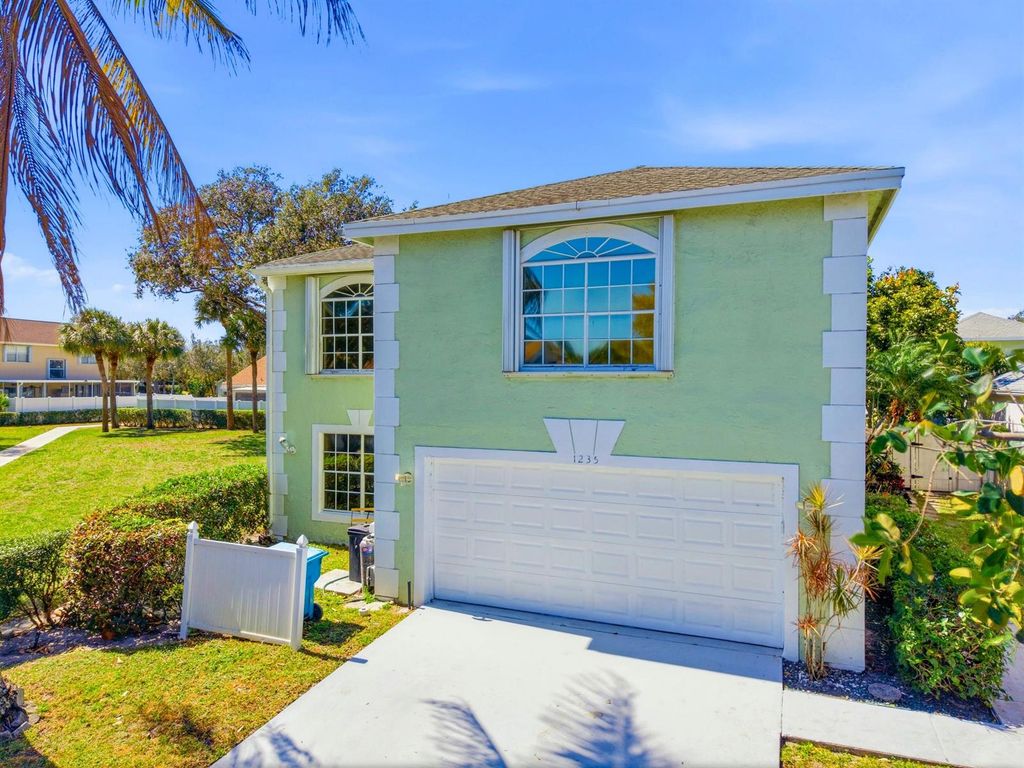 1235 Sussex Street, Boynton Beach, FL 33436