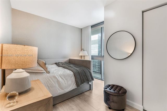 55 SW 9th Street 4001, Miami, FL 33130