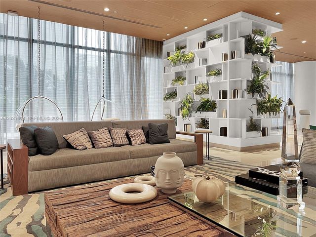 55 SW 9th Street 4001, Miami, FL 33130