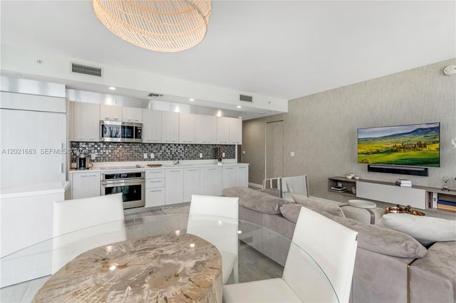 55 SW 9th Street 4001, Miami, FL 33130