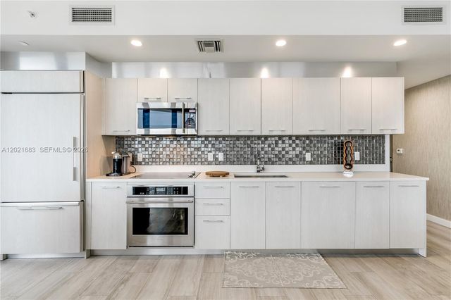 55 SW 9th Street 4001, Miami, FL 33130