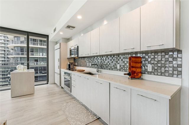 55 SW 9th Street 4001, Miami, FL 33130