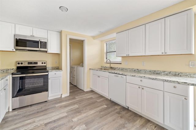 2004 WOOD HOLLOW PLACE, Sarasota, FL 34235