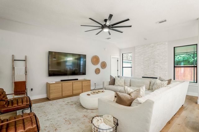 146 S Holly Laurel Circle, The Woodlands, TX 77382