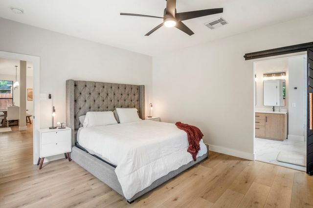 146 S Holly Laurel Circle, The Woodlands, TX 77382