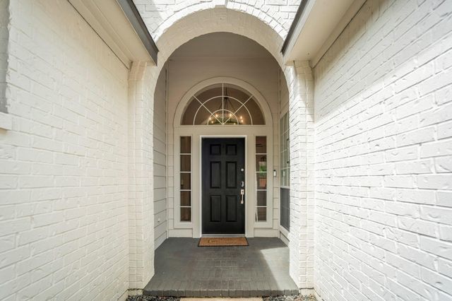 146 S Holly Laurel Circle, The Woodlands, TX 77382