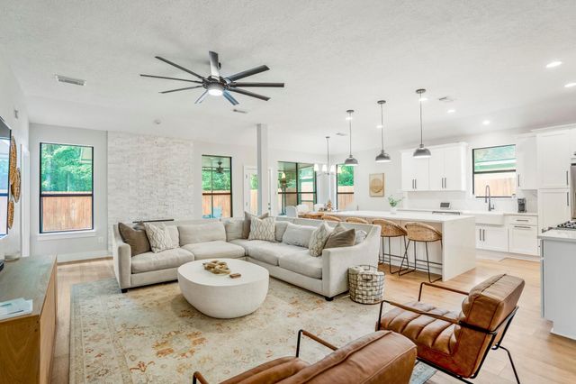 146 S Holly Laurel Circle, The Woodlands, TX 77382