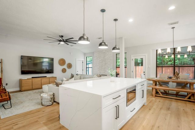 146 S Holly Laurel Circle, The Woodlands, TX 77382