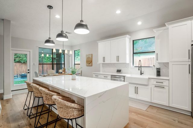 146 S Holly Laurel Circle, The Woodlands, TX 77382