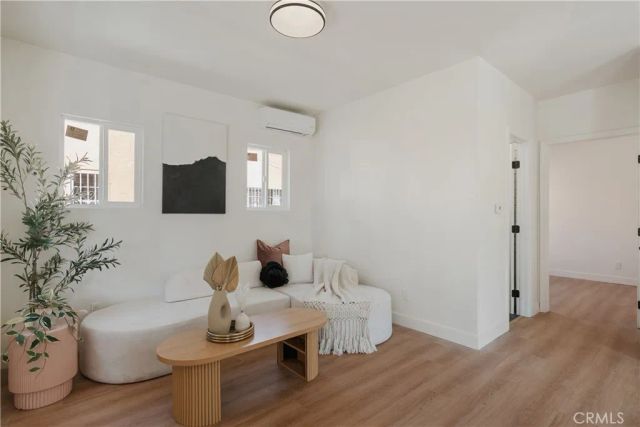 6622 5th Avenue, Los Angeles, CA 90043