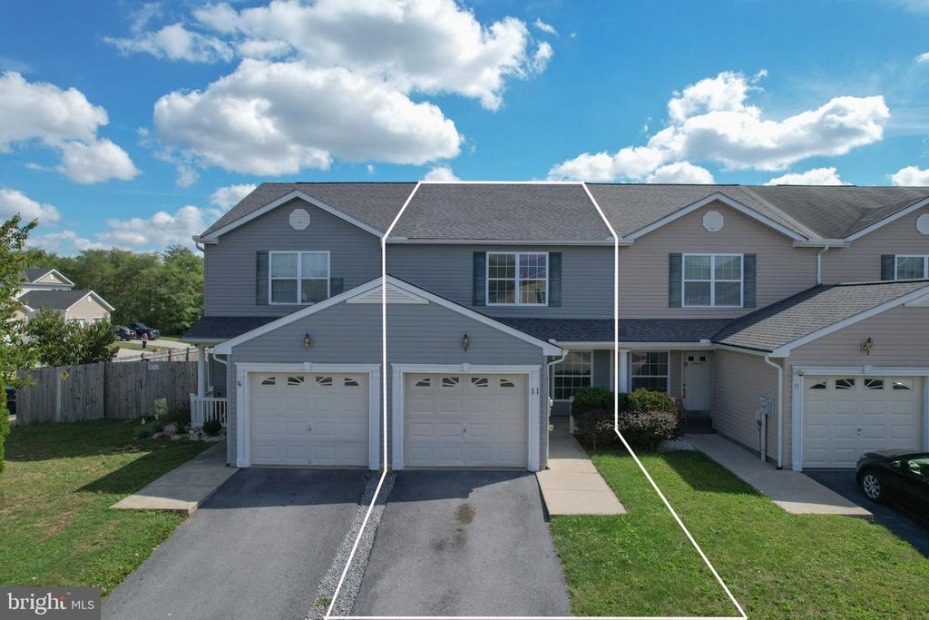 11 SOPHIE LN, Bunker Hill, WV 25413