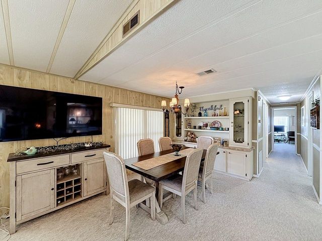 1561 APACHE CIRCLE, Tavares, FL 32778