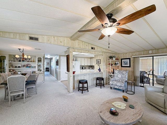 1561 APACHE CIRCLE, Tavares, FL 32778