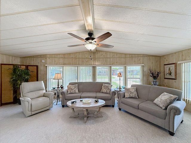 1561 APACHE CIRCLE, Tavares, FL 32778