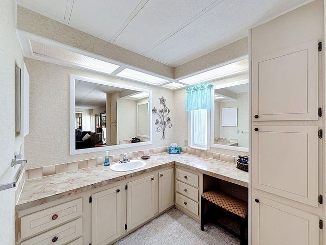 1561 APACHE CIRCLE, Tavares, FL 32778