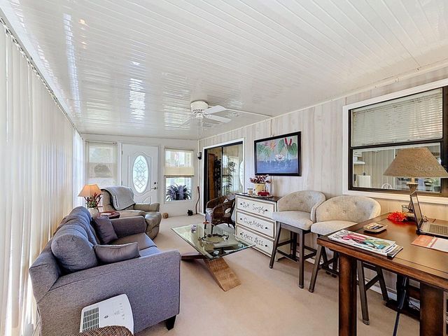 1561 APACHE CIRCLE, Tavares, FL 32778