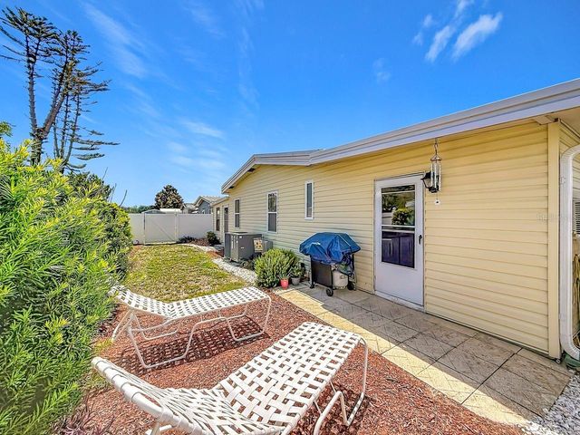 1561 APACHE CIRCLE, Tavares, FL 32778