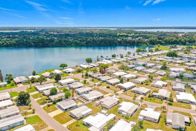 1561 APACHE CIRCLE, Tavares, FL 32778