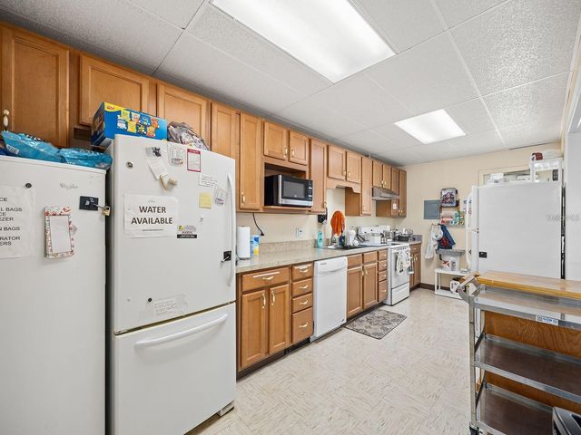1561 APACHE CIRCLE, Tavares, FL 32778
