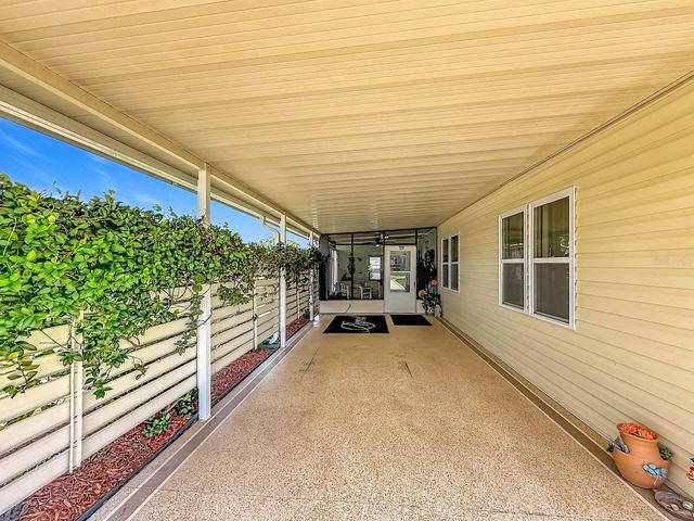 1561 APACHE CIRCLE, Tavares, FL 32778