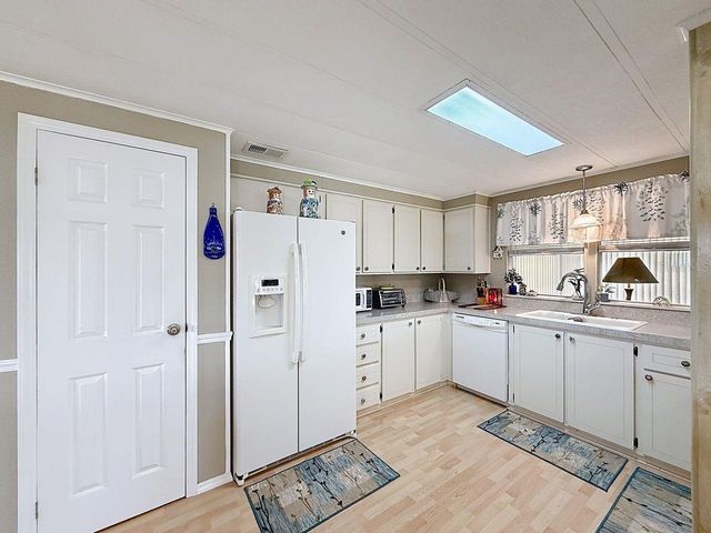 1561 APACHE CIRCLE, Tavares, FL 32778