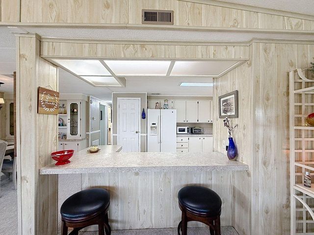1561 APACHE CIRCLE, Tavares, FL 32778