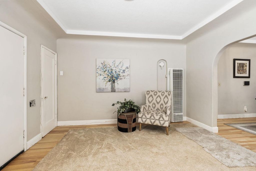 Image 10 of property listing at 4025 E Tulare Street, Fresno, CA 93702