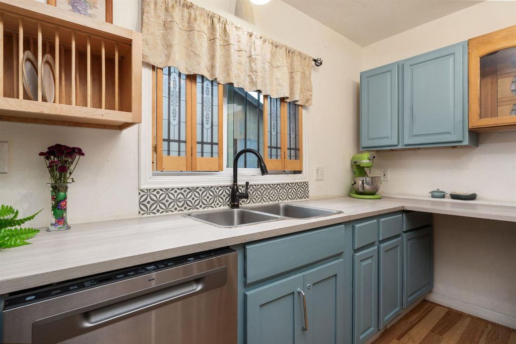 Image 18 of property listing at 4025 E Tulare Street, Fresno, CA 93702
