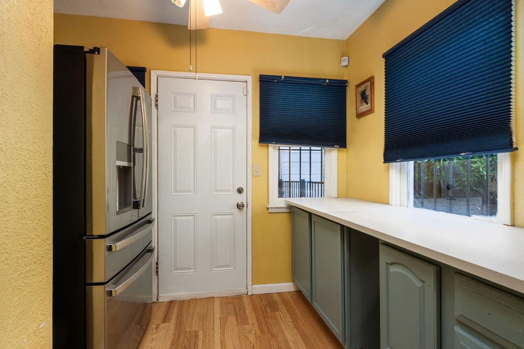 Image 20 of property listing at 4025 E Tulare Street, Fresno, CA 93702