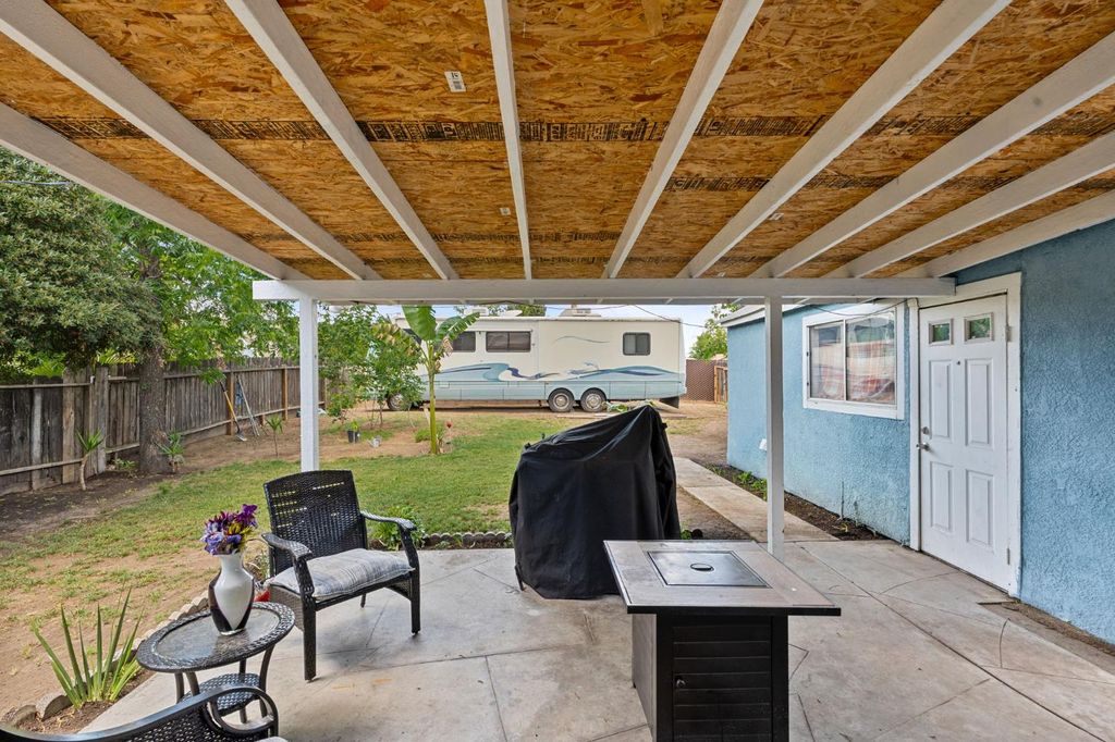Image 25 of property listing at 4025 E Tulare Street, Fresno, CA 93702
