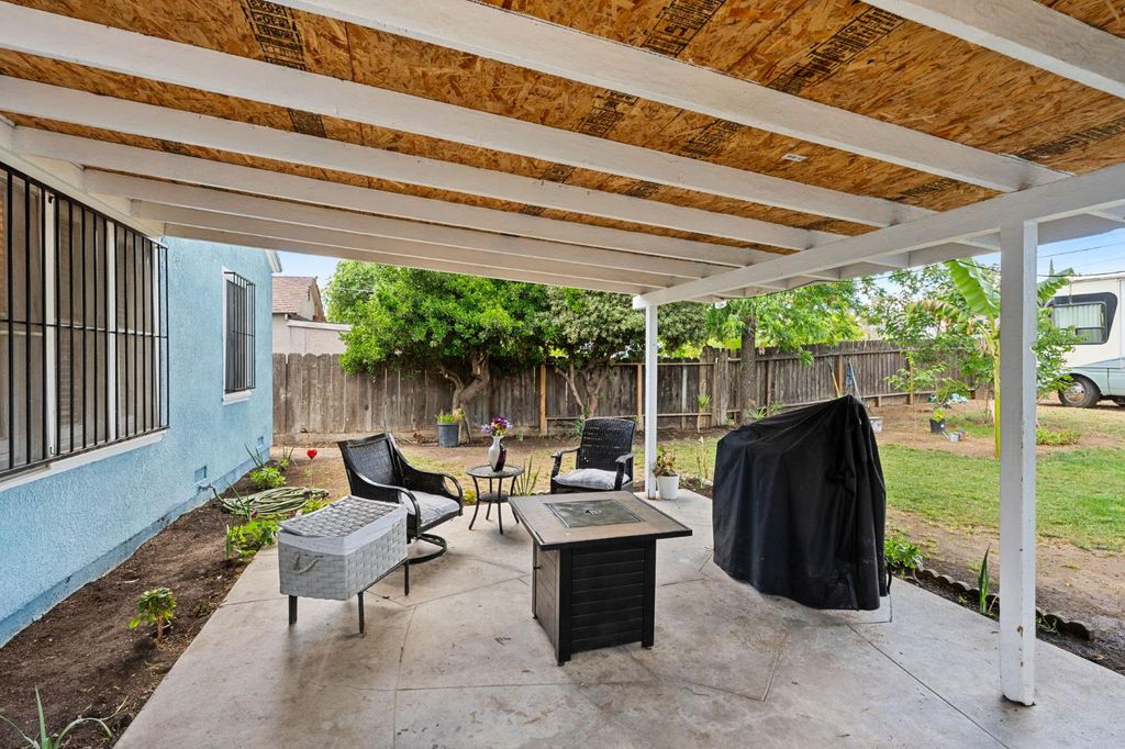 Image 27 of property listing at 4025 E Tulare Street, Fresno, CA 93702