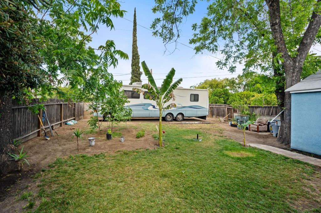 Image 28 of property listing at 4025 E Tulare Street, Fresno, CA 93702