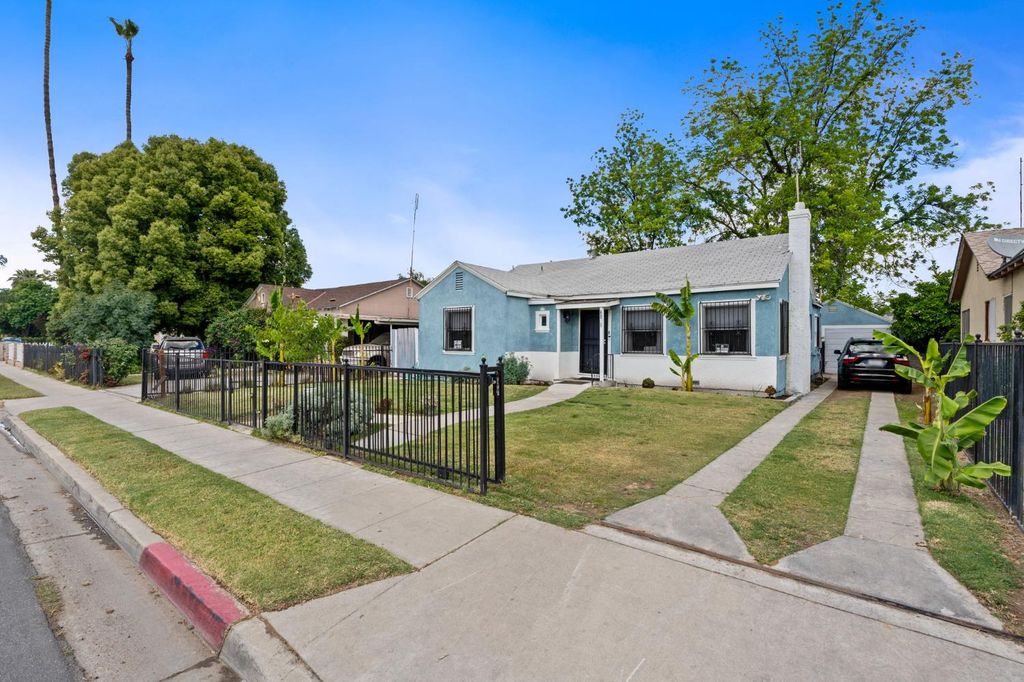 Image 3 of property listing at 4025 E Tulare Street, Fresno, CA 93702