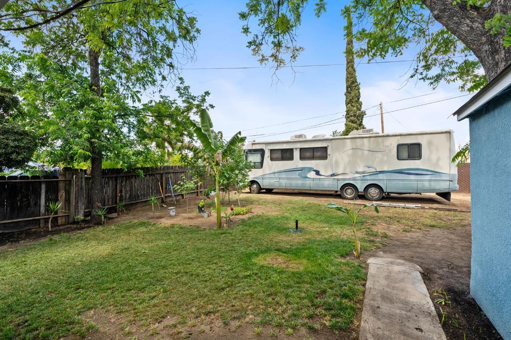 Image 32 of property listing at 4025 E Tulare Street, Fresno, CA 93702
