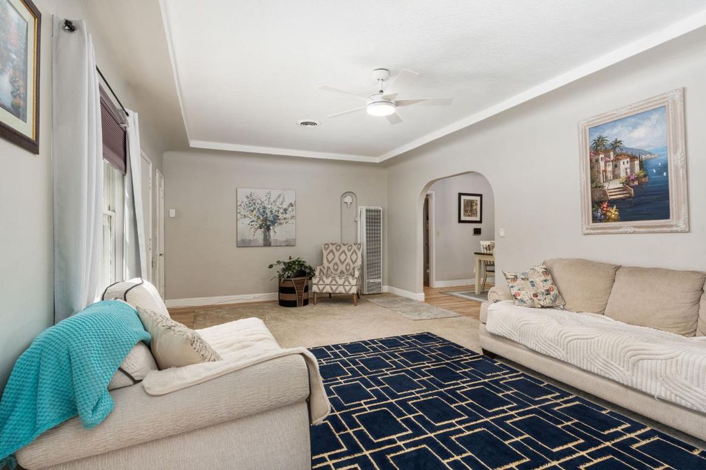 Image 9 of property listing at 4025 E Tulare Street, Fresno, CA 93702