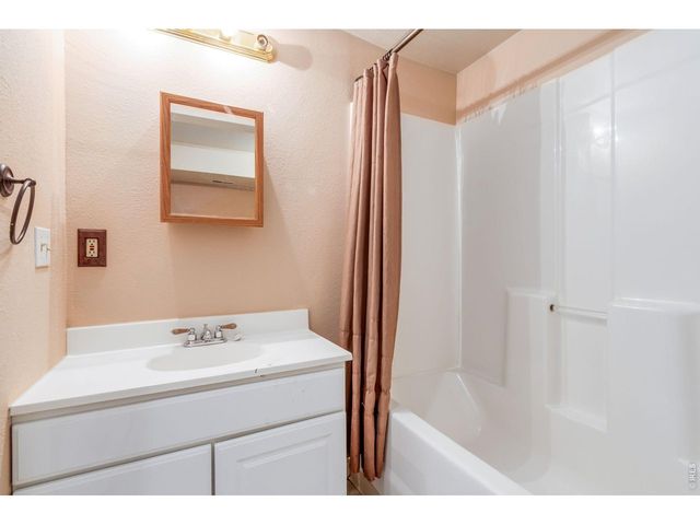 2105 Christopher Ct, Johnstown, CO 80534