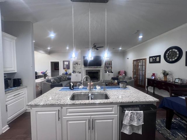 207 Wicklow Dr, Dothan, AL 36303