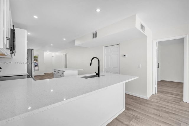 5904 S Rue Rd, West Palm Beach, FL 33415