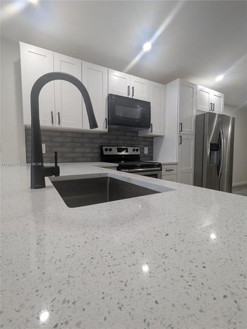 5904 S Rue Rd, West Palm Beach, FL 33415