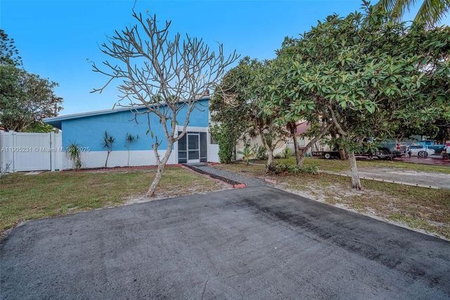 5904 S Rue Rd, West Palm Beach, FL 33415