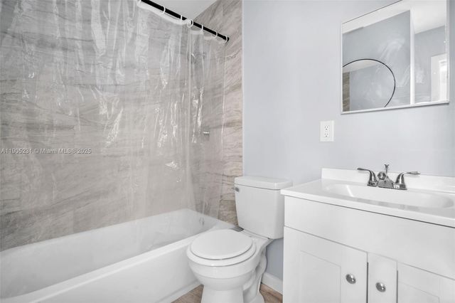 5904 S Rue Rd, West Palm Beach, FL 33415