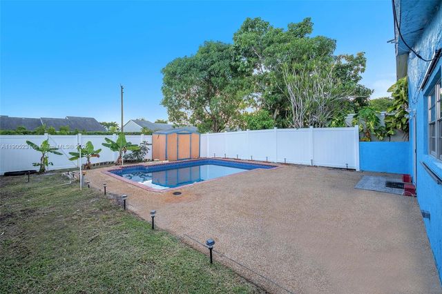 5904 S Rue Rd, West Palm Beach, FL 33415