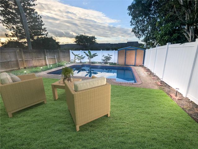 5904 S Rue Rd, West Palm Beach, FL 33415