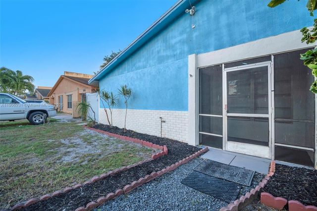 5904 S Rue Rd, West Palm Beach, FL 33415