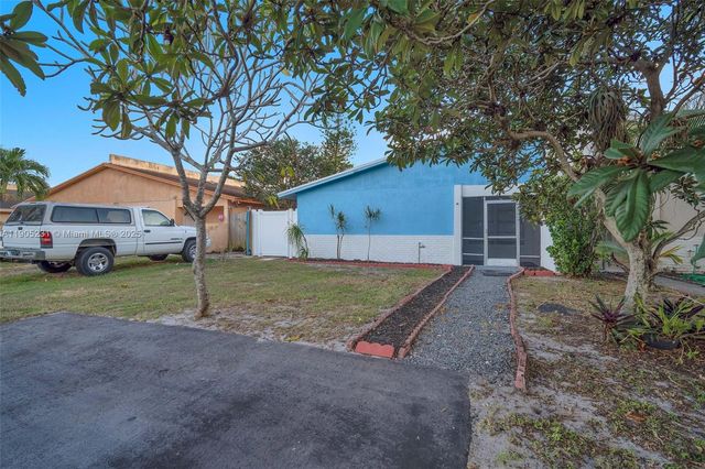 5904 S Rue Rd, West Palm Beach, FL 33415