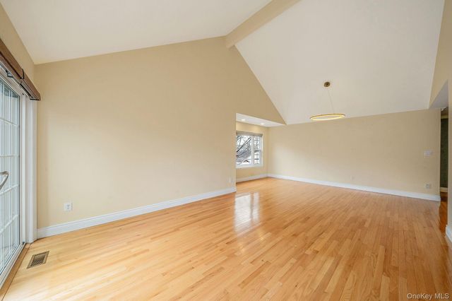12 Greenmeadow Drive 12, Babylon, NY 11702