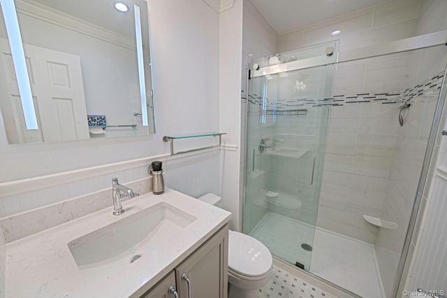 12 Greenmeadow Drive 12, Babylon, NY 11702