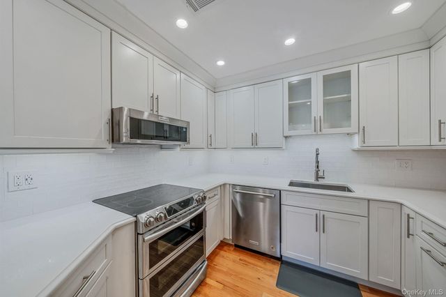 12 Greenmeadow Drive 12, Babylon, NY 11702