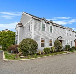 12 Greenmeadow Drive 12, Babylon, NY 11702