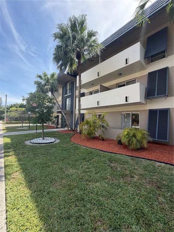 7430 SW 59th Ct B9, South Miami, FL 33143